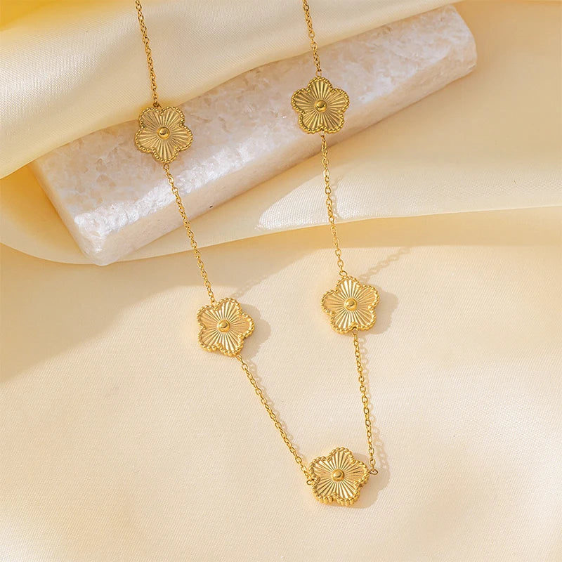 18K Gold Clover Flower Chain Necklace