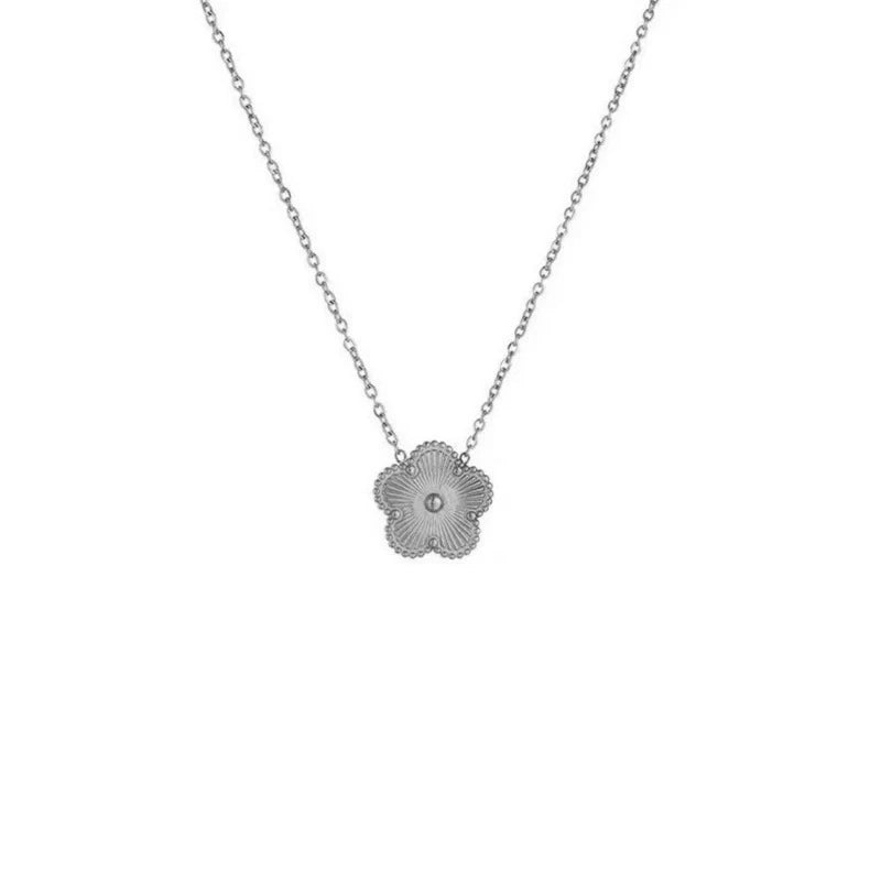 18K Gold Clover Flower Chain Necklace
